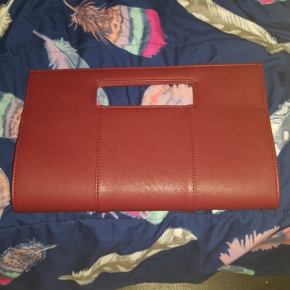 Very nice clutch purse. Gui